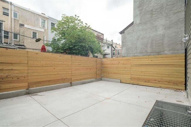 Foto del edificio - 2 br, 1 bath 4plex - 2541-43 MONTROSE ST U...