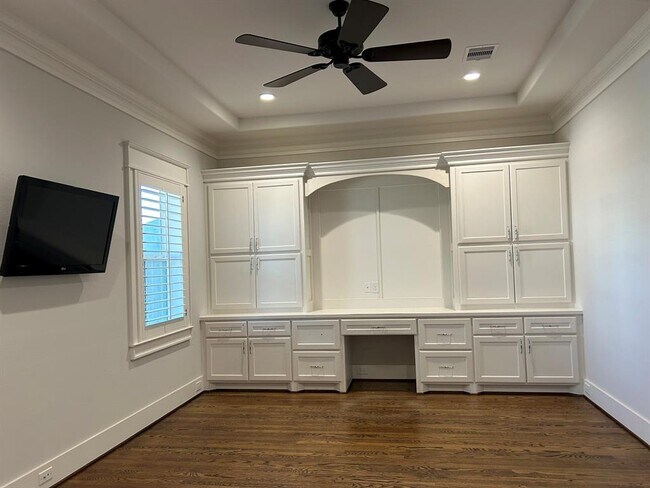 Foto del edificio - 1325 Chantilly Ln