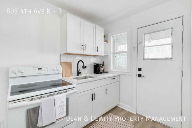 Building Photo - 805 4th Ave N