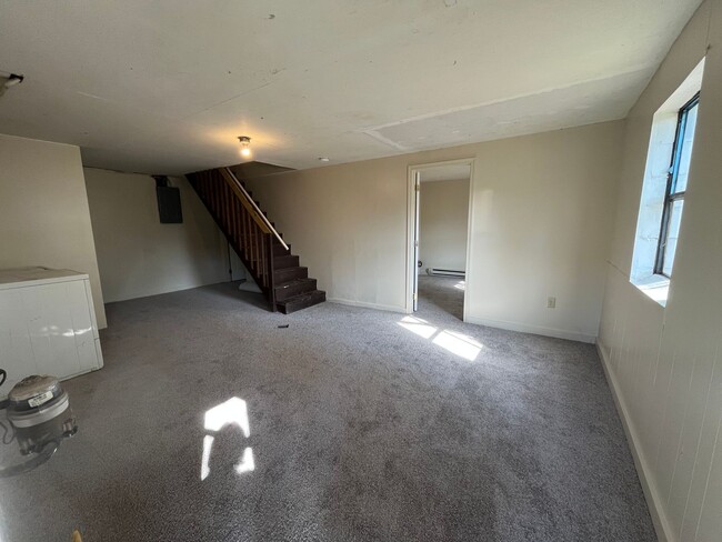 Building Photo - CONTRACT PENDING!!  Bedroom, 1 Bath Single...