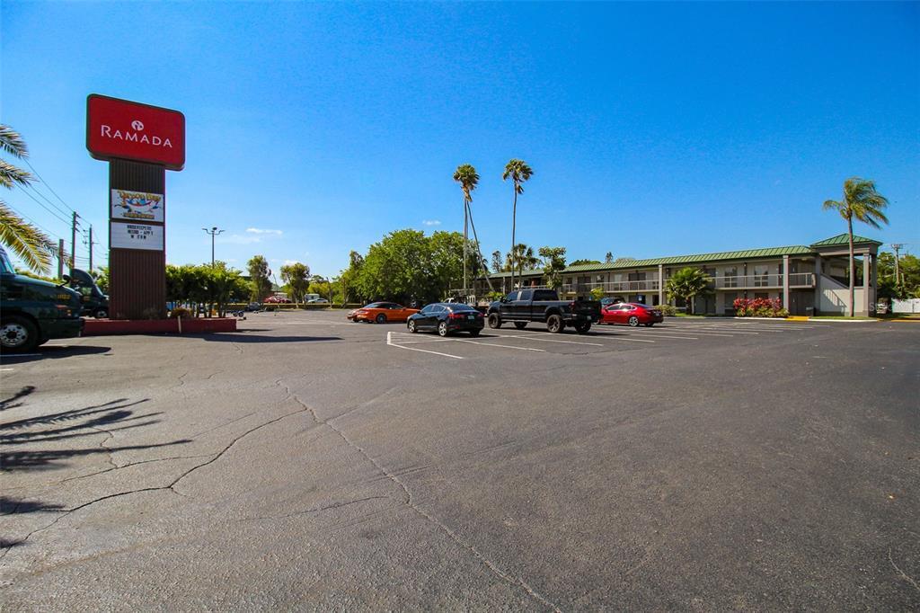 Primary Photo - 7150 N Tamiami Trail