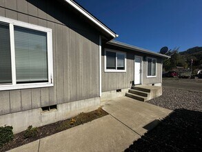 Building Photo - 117-119 Garden Ln.