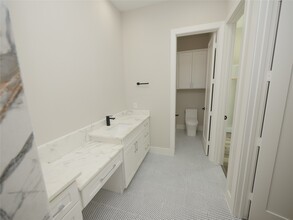 Building Photo - 7350 Cayton St