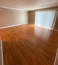 Building Photo - 881 E Maple Vw Dr