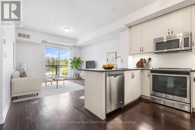 Building Photo - 3170 Erin Mills Pkwy
