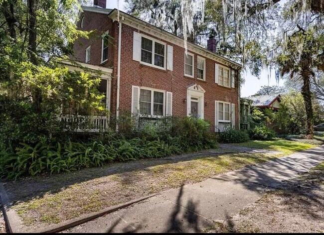 Building Photo - 315 NE 8th Ave