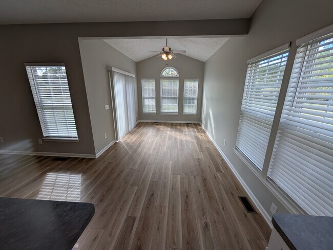 Building Photo - 7656 Meadow Brooke Way