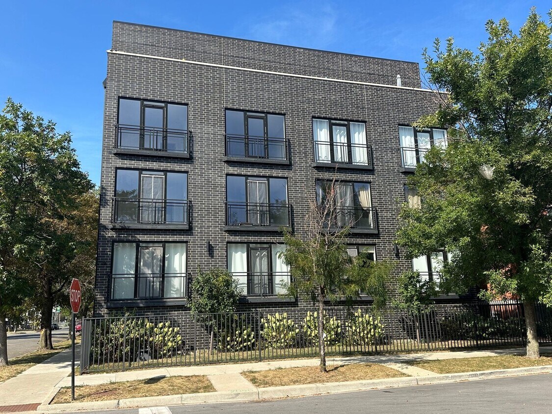 Foto principal - 35 S Hoyne Ave