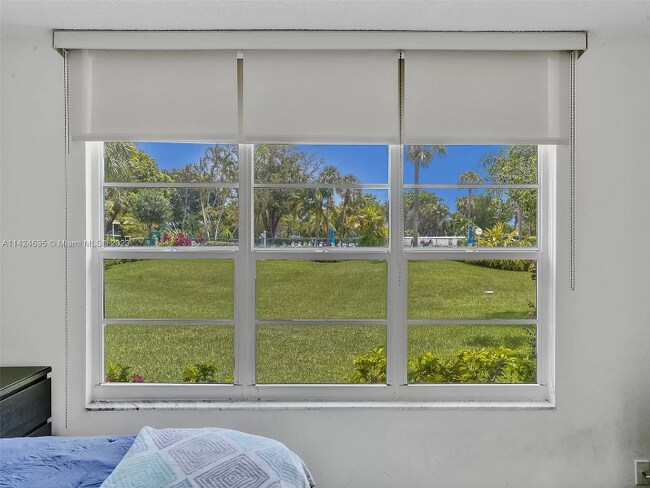 Foto del edificio - 500 Oaks Ln