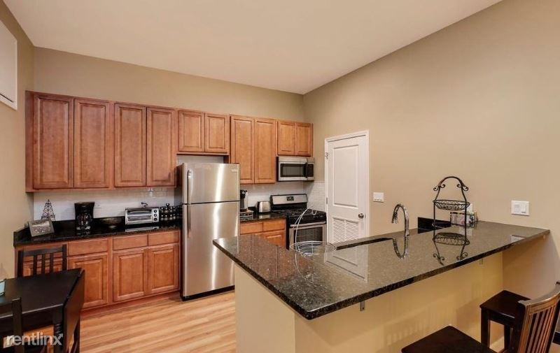 Primary Photo - 3 br, 2 bath Apartment - 3225 N Sheffield Ave