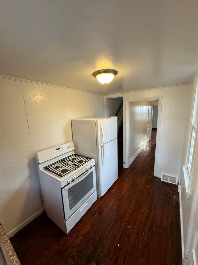 Foto del edificio - Cozy 2 bedroom house with parking- York SD