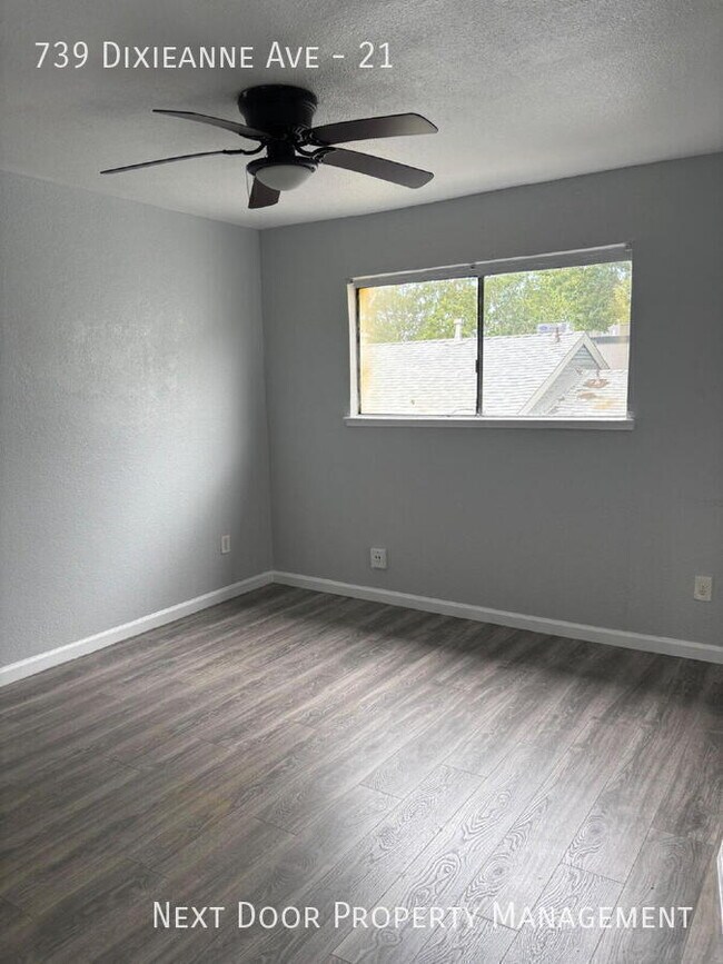 Foto del edificio - 739 Dixieanne Ave