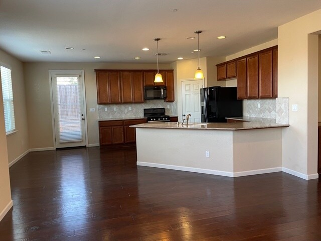 Building Photo - 3 Turquoise Ct