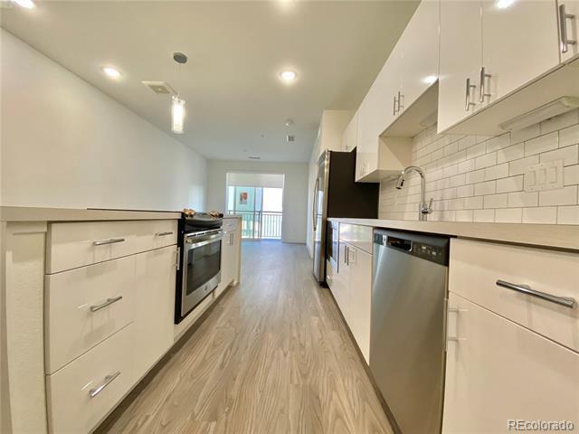 Building Photo - 3500 S Corona St