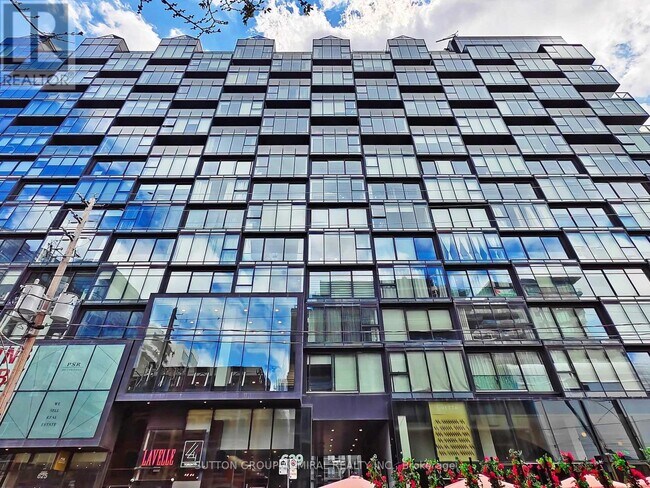 Photo du bâtiment - 625-629 King St W