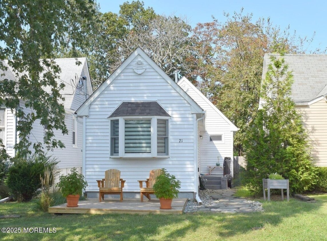 Primary Photo - 21 Brevent Ave
