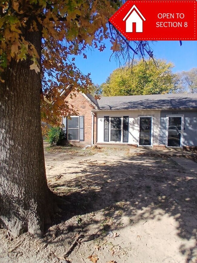 Spacious 3 bedroom 2 bath home - Open To Section 8 - Spacious 3 bedroom 2 bath home - Open To Section 8