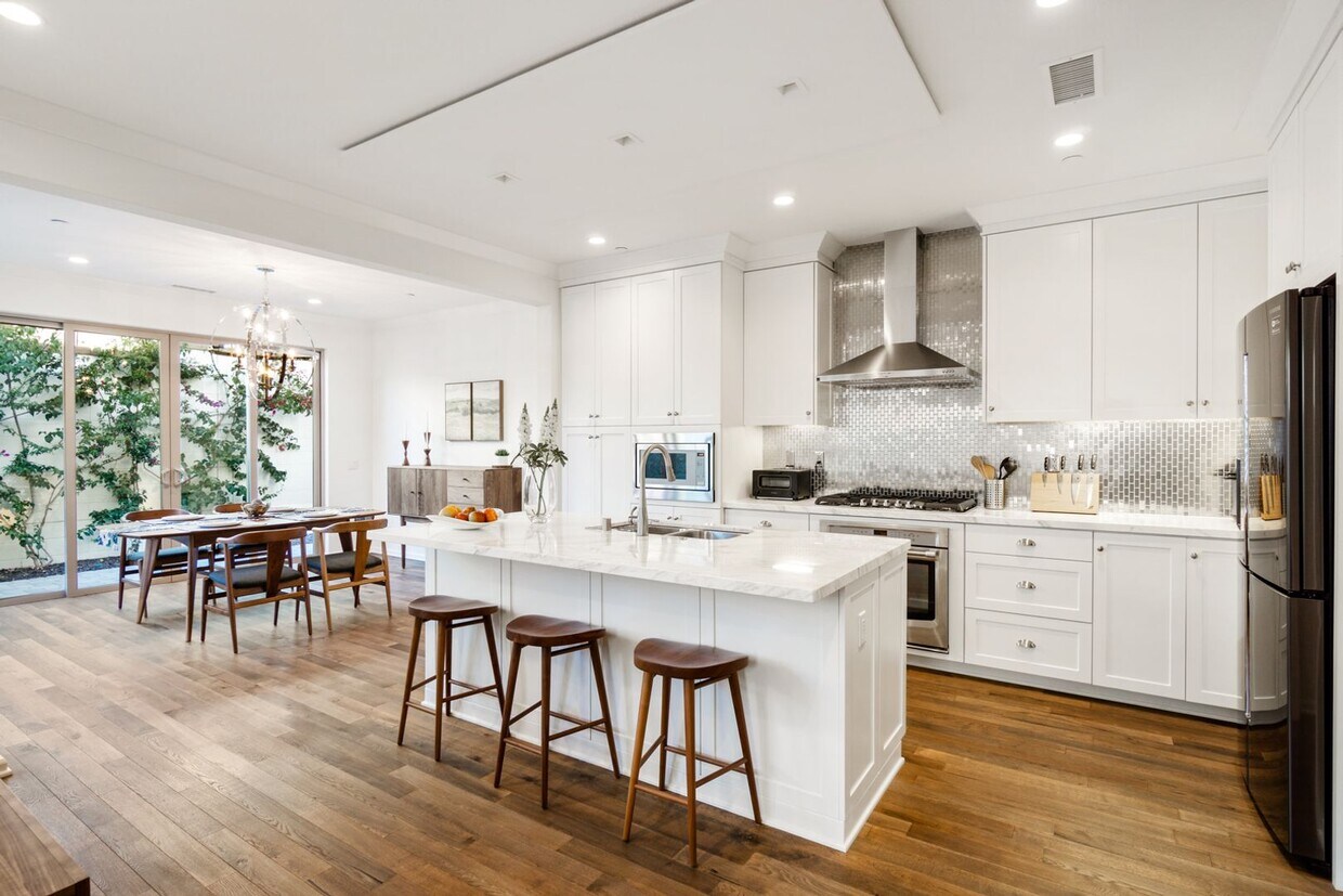 Thoughtfully Renovated 3 Bed, 2.5 Bath Sin... - Thoughtfully Renovated 3 Bed, 2.5 Bath Sin...