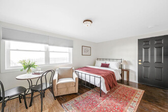 Building Photo - 200 S Henry St