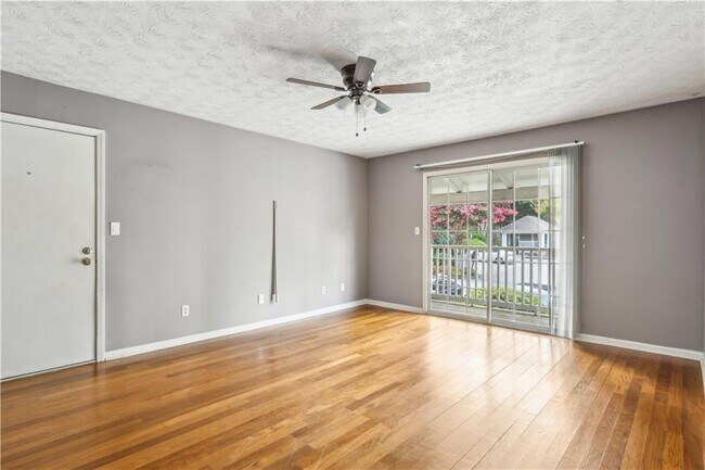 Foto del edificio - 3155 7 Pines Ct NW