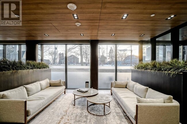 Building Photo - 21 Park St E