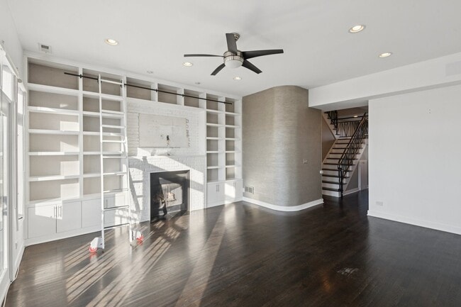 Foto del edificio - 937 N Willard Ct