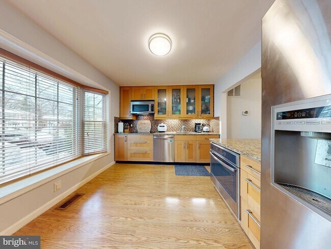 Foto del edificio - 7302 Rolling Oak Ln
