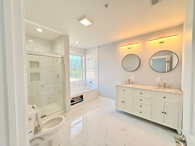 Building Photo - 6710 Hudson St