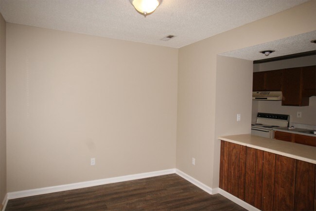 Building Photo - 3615 N Crestview Dr NW