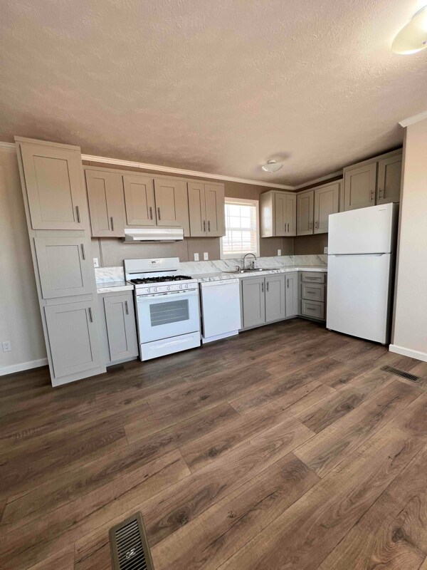 Foto del edificio - 14531 W Belmont Dr