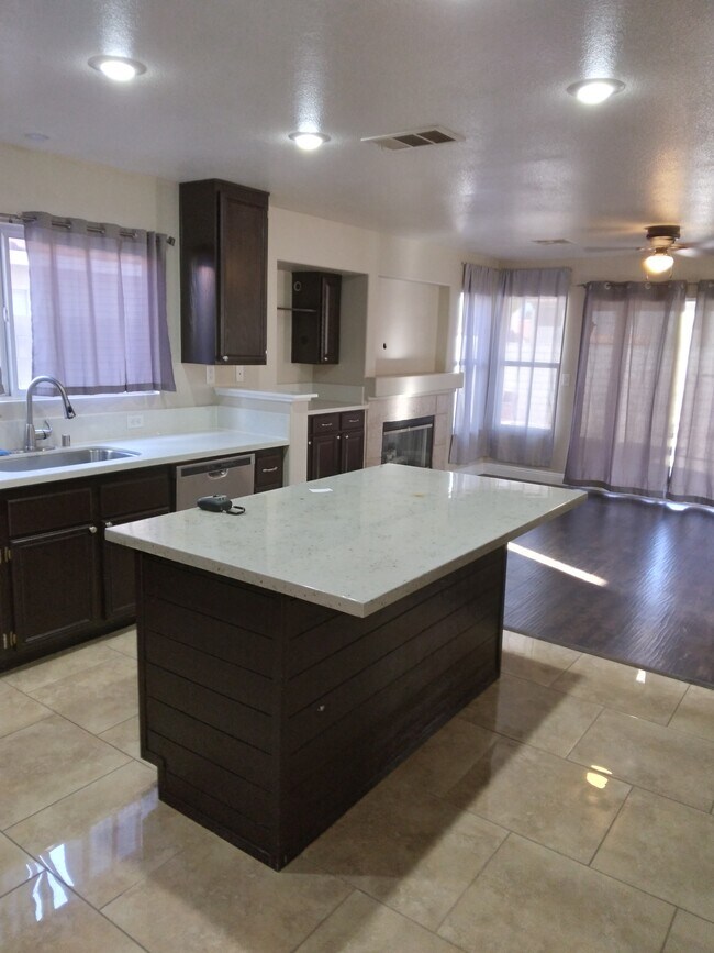 Foto del edificio - 5926 Rose Sage St