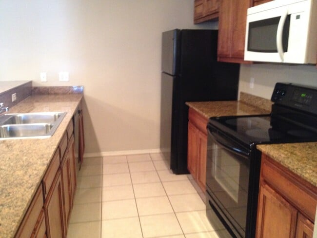 Building Photo - ***3104-2 SW Deerfield***