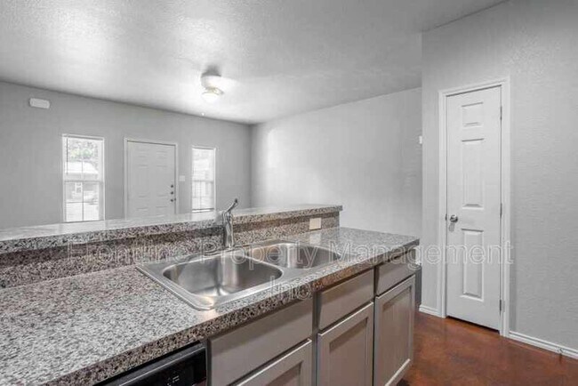 Building Photo - 217 Price Ln