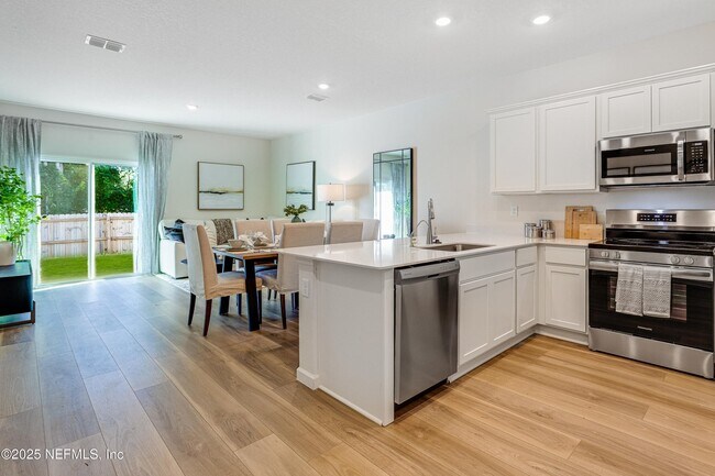 Foto del edificio - 542 Holly Lakes Dr