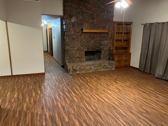 Building Photo - 6900 N Spinnaker Ln