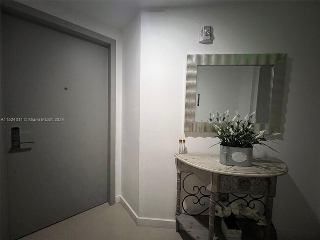 Foto del edificio - 488 NE 18th St