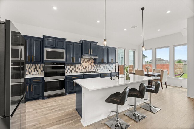 Building Photo - 372 Hollister Dr