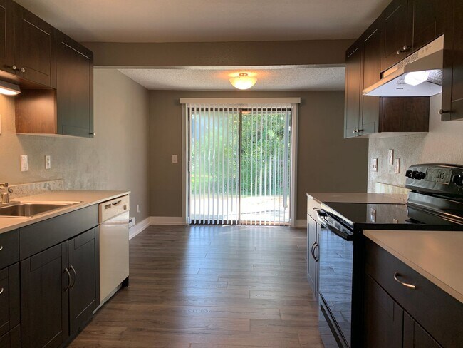 Foto del edificio - 2 Bedroom/1bath in Tacoma - 4Plex APPLICAT...