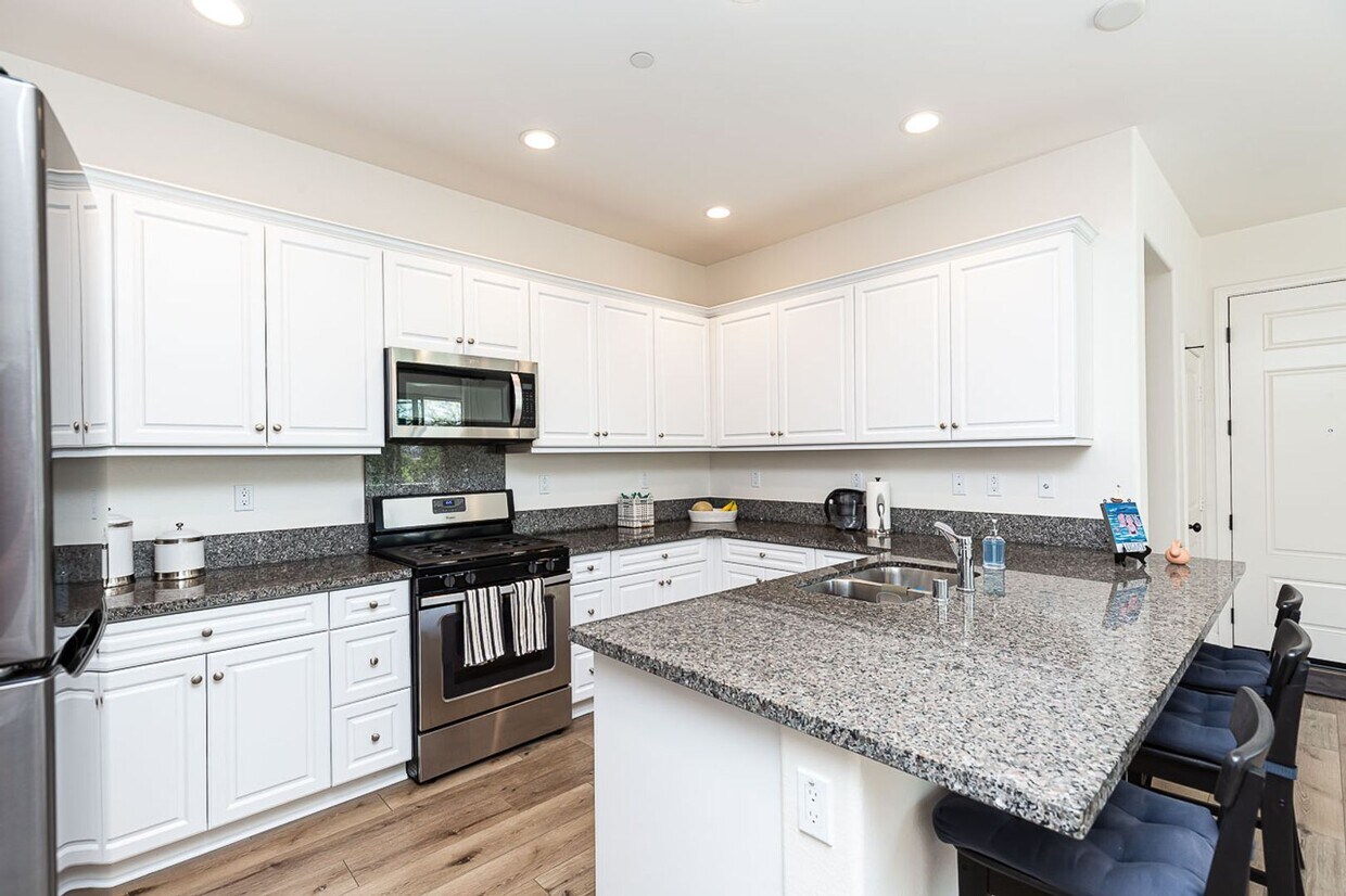 Primary Photo - STUNNING TOWNHOME 3/2.5 WITH TWO CAR GARAG...