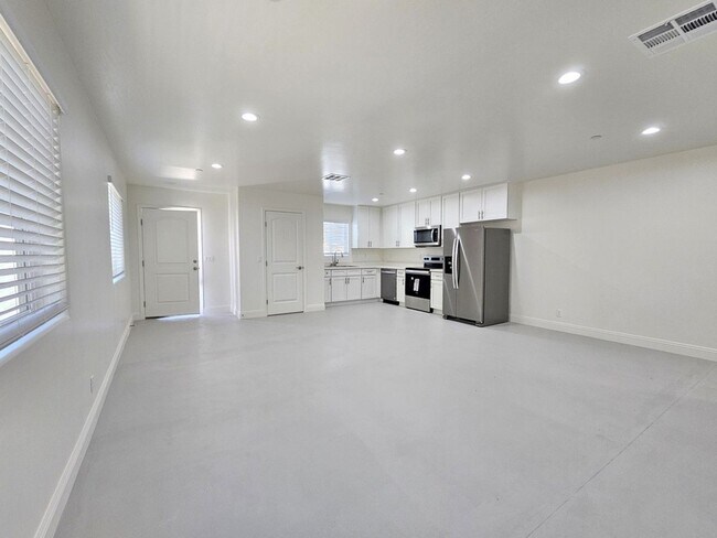 Building Photo - MAR1201-Placement