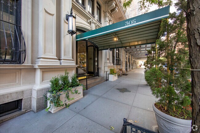 Foto del edificio - 305 W 72nd St