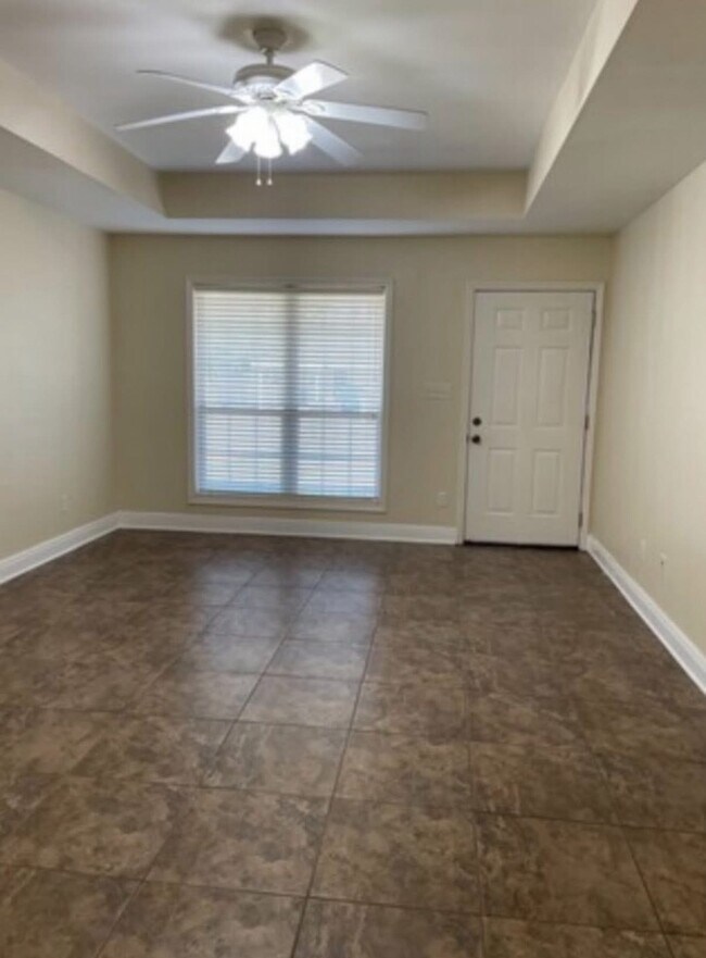 Foto del edificio - 105 Westchase Dr
