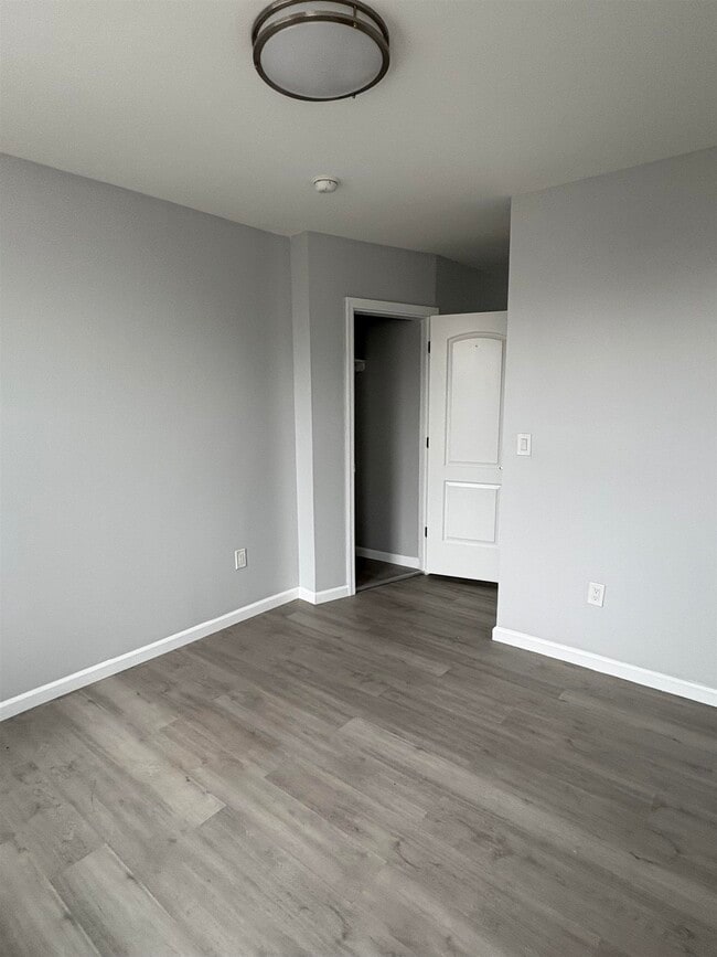 Building Photo - 17 Teaneck Rd