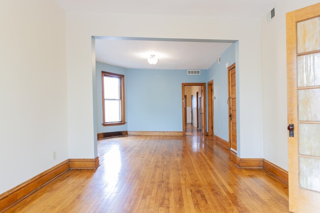 Building Photo - 2430 N Mozart St