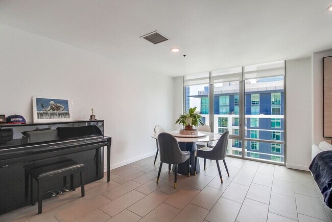 Foto del edificio - Penthouse Living in Charming Little Italy
