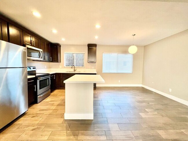 Building Photo - 4262 Highland Ave