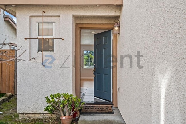 Foto del edificio - 3142 Boulders Ct