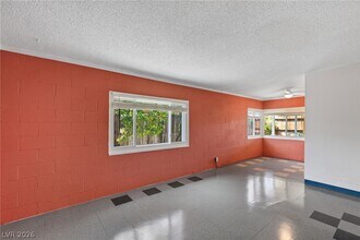 Building Photo - 1305 E Phillips Ave