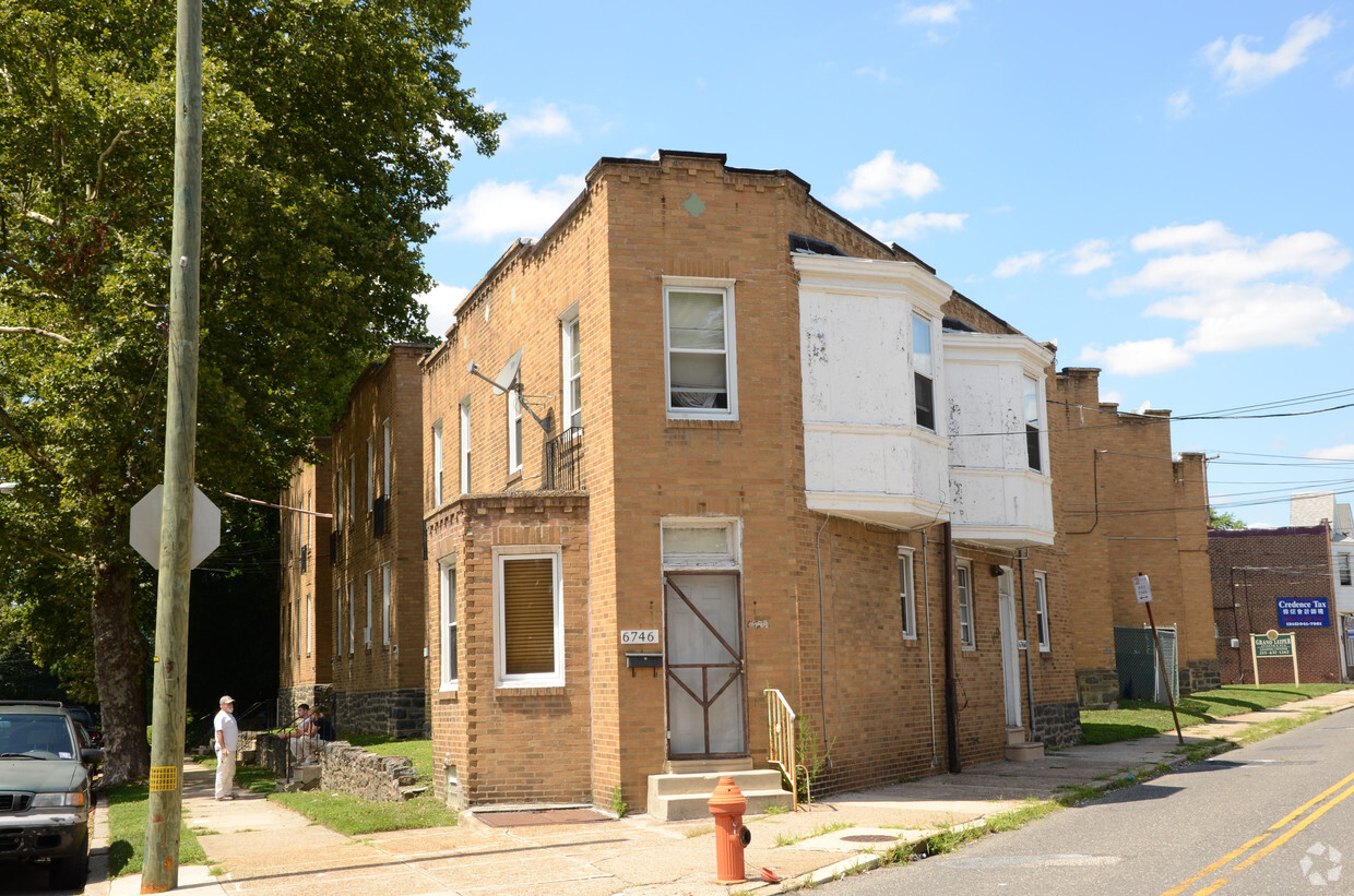 Primary Photo - Lawndale Apartments