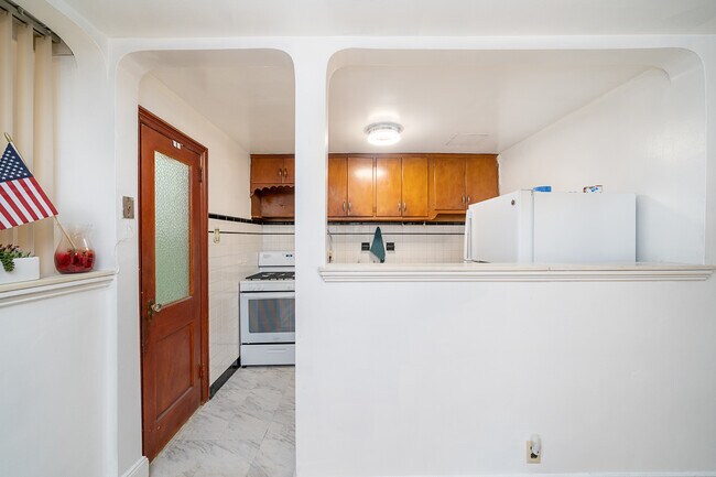 Kitchen - 912 Garden St